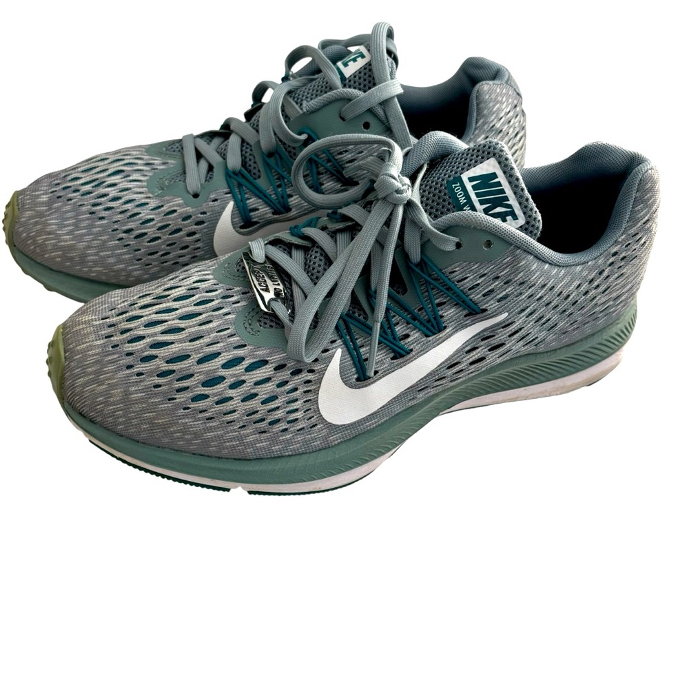 Nike Women’s  Running Shoe Winflo 5 Grey Green Lace Up Size 7.5 Gently Worn